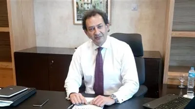 نائب رئيس بنك القاهرة يكشف أسباب تراجع الدولار أمام الجنيه