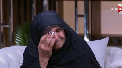 الأم المثالية بالشرقية تُبكي أثناء حكاية قصة كفاحها (فيديو)