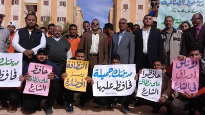 بمشاركة 150 طالب مركز الداخلة ينفذ معسكر نظافة بمدينة موط (صور)