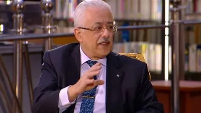 معلمو مسابقة العقود المؤقتة يوقعون عقود استلام مهام العمل