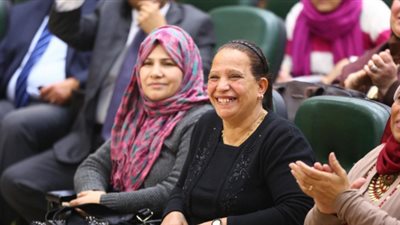 إحدى الأمهات المثاليات: 