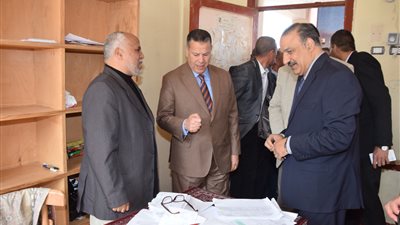 محافظ بني سويف يتفقد كنترول التعليم الفني لخدمة  36 ألف طالب بـ3 محافظات