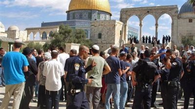 عشرات المستوطنين يقتحمون المسجد الأقصى