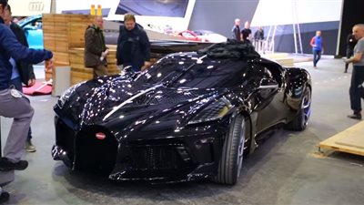 أغلى سيارة في العالم تسير في الشوارع (فيديو)