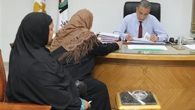 محافظ سوهاج يوجه بعلاج طفلة تعاني من عيب خلقي بالقلب وترخيص 8 أكشاك   