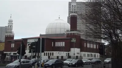 شاهد.. لقطات من الهجوم على 4 مساجد في برمنجهام ببريطانيا