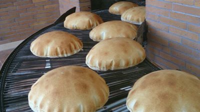 نار المدعم ولا جنة السياحي.. رغيف الخبز يصل لـ3 جنيهات والشعبة: الجودة تفرق