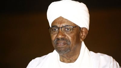 الرئيس السوداني يعين أحمد هارون والصادق الهادي مساعدين له
