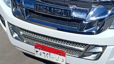 القبض على سائق بتهمة تهريب قطع غيار سيارات بميناء دمياط (صور)