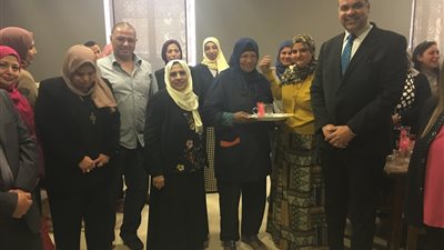 المتحف الإسلامي يكرم أكبر عاملاته بمناسبة عيد الأم