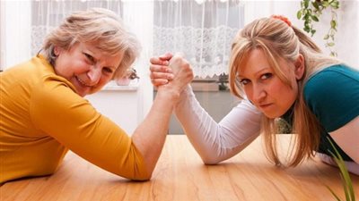 8 نصائح لعلاقة مثالية مع حماتك اثناء الخطوبة