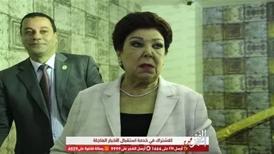 روجينا ورجاء الجداوي تدليان بصوتيهما في انتخابات نقابة المهن التمثيلية