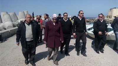 حملة لإزالة الإشغالات بنطاق قلعة قايتباي في الإسكندرية (صور)