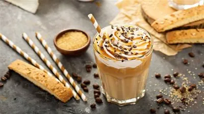 طريقة عمل مشروب لاتيه الكراميل الساخن