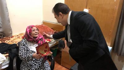 وكيل صحة السويس يشارك المجلس القومي للمرأة والمسنين الاحتفال بعيد الأم (صور)