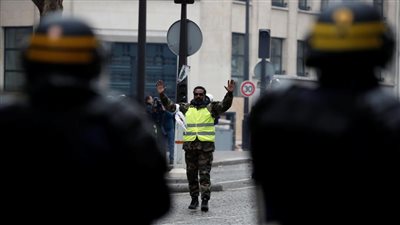 فرنسا: غلق مداخل جادة الشانزليزيه أمام محتجي السترات الصفراء