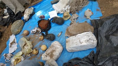 اكتشفوا مفاجأة.. العثور على 82 سحر سفلي بمقابر أرمنت (صور)