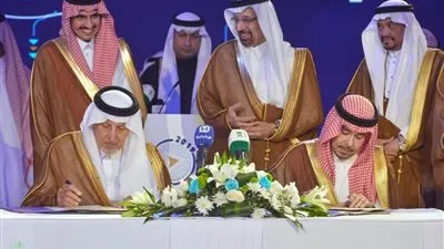 خالد الفيصل يوقع اتفاقية إنشاء مركز العالم الإسلامي
