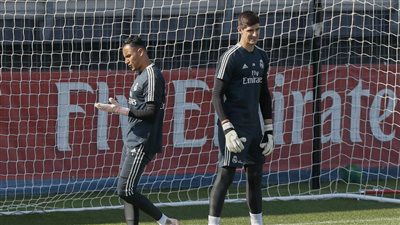 حارس مرمى ريال مدريد يُثير الشكوك حول مستقبله