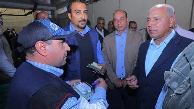 السكة الحديد: 50 جنيه غرامة التدخين أو إلقاء المخلفات بالقطارات