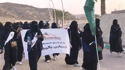 ١٠٠ امرأة في 