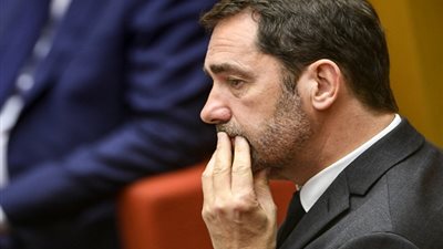 وزير الداخلية: ماكرون مارس علينا ضغوطا جنونية