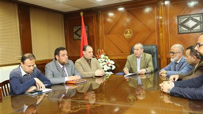 محافظ كفرالشيخ يسلم عقد إقامة مدرسة دولية للغات على مساحة 16606متر 