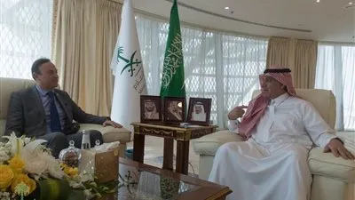 وزير الإعلام يستقبل سفير لبنان لدى المملكة