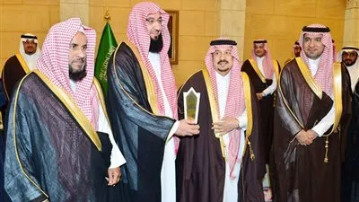 أمير الرياض يسلم مفاتيح الإسكان التنموي لـ200 أسرة مستحقة