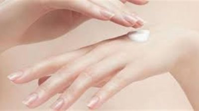 أسهل طريقة لتبييض اليدين (فيديو)