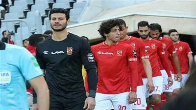 عامر حسين: طلبت من الأهلي مخاطبة الكاف لتأجيل مباراتي صن داونز