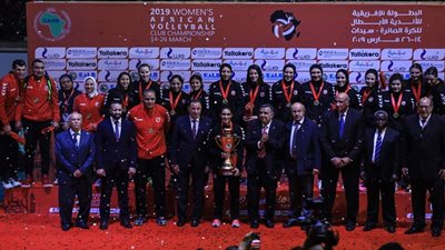 صور تتويج سيدات طائرة الأهلي ببطولة إفريقيا للطائرة بكاميرا الفجر الرياضي