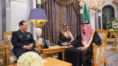 خادم الحرمين الشريفين يستقبل وزير الدفاع الصيني