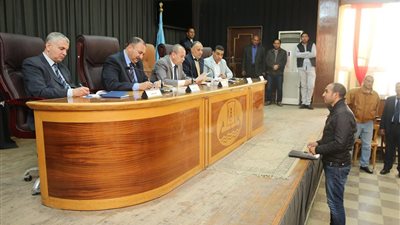 محافظ كفرالشيخ يناقش 20 شكوى في لقاء المواطنين الأسبوعي (صور)