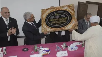 نقابة العلميين بقنا تكرم رئيس جامعة جنوب الوادي(صور)