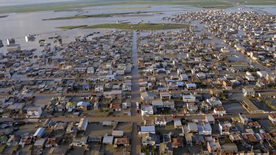 روحاني يزور المناطق المنكوبة بالسيول