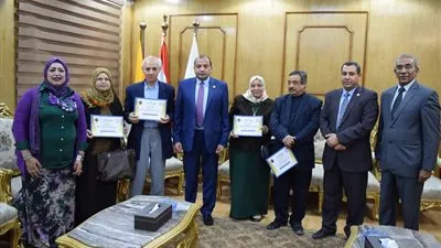 مجلس جامعة بنى سويف يكرم الموظفين المحالين على المعاش (أسماء)