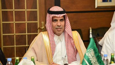 وزير النقل يتفقد مشروعات الطرق في القنفذة