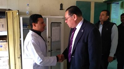 جولة مفاجئة لمحافظ الشرقية بمستشفى أبو كبير المركزي