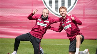 إنييستا يكشف عن أسوأ لحظاته مع برشلونة