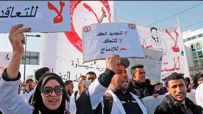 الحكومة المغربية تفصل معلمين مضربين عن العمل