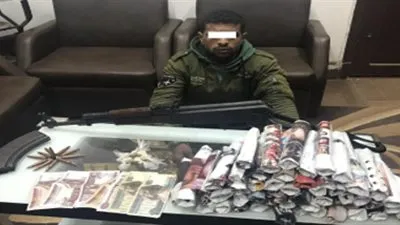 القبض على عاطل هارب من أحكام قضائية وبحوزته 60 جرام هيروين بالشرقية 