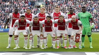 رسميًا.. أياكس يقطع الطريق على برشلونة ويجدد عقد نجمه حتي 2022