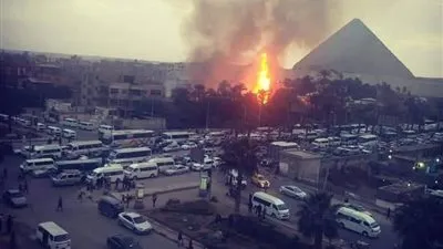 الدفع بـ7 سيارات إطفاء للسيطرة على حريق بقطعة أرض تابعة لهيئة الآثار في الجيزة (صور)