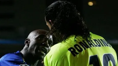 ماكليلي يروى تفاصيل موقف لاينسى مع رونالدوينيو في دوري الأبطال