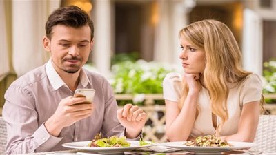 هذه العلامات تدل على أن الرجل لايزال يحب زوجته السابقة.. اكتشفيها!