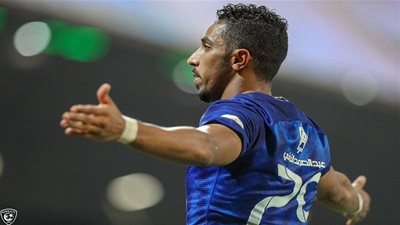 سالم الدوسري يسجل هدفا خرافيا أمام النصر (فيديو)