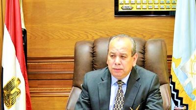 محافظ كفرالشيخ يصدر قراراً بتشكيل لجان لطرح وحدات العمارة السكنية الكائنة بشارع أبو بكر الصديق فى مزايدة علنية بالحامول