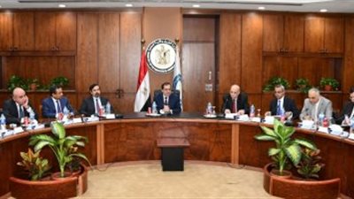 وزير البترول يعقد اجتماعاً موسعاً مع رؤساء شركات البترول العالمية فى مصر