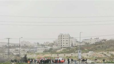 الاحتلال يطلق قنابل الغاز على الفلسطينيين في مسيرات يوم الأرض
